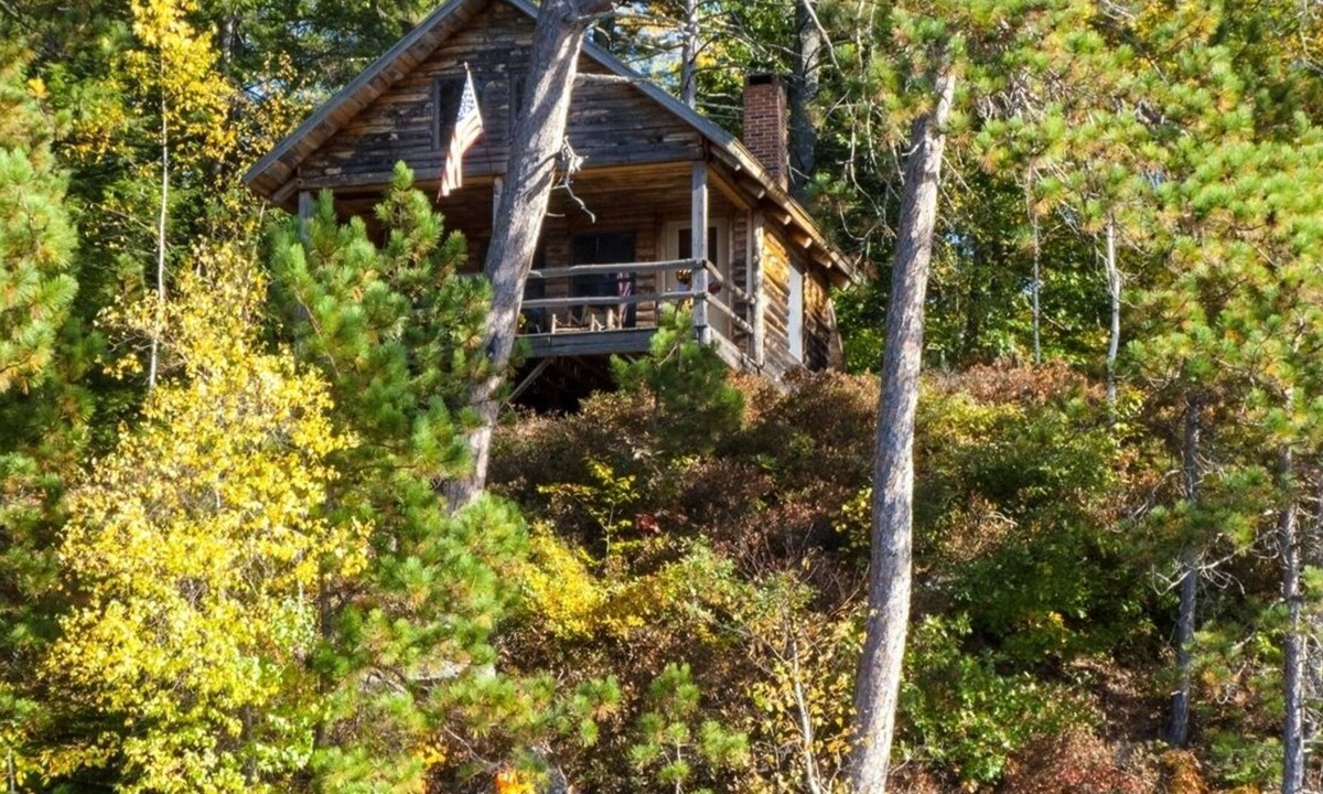 Denmark Cabin | PRIVATE SANDY BEACH ON HANDCOCK WITH VIEWS OF MT. WASHINGTON