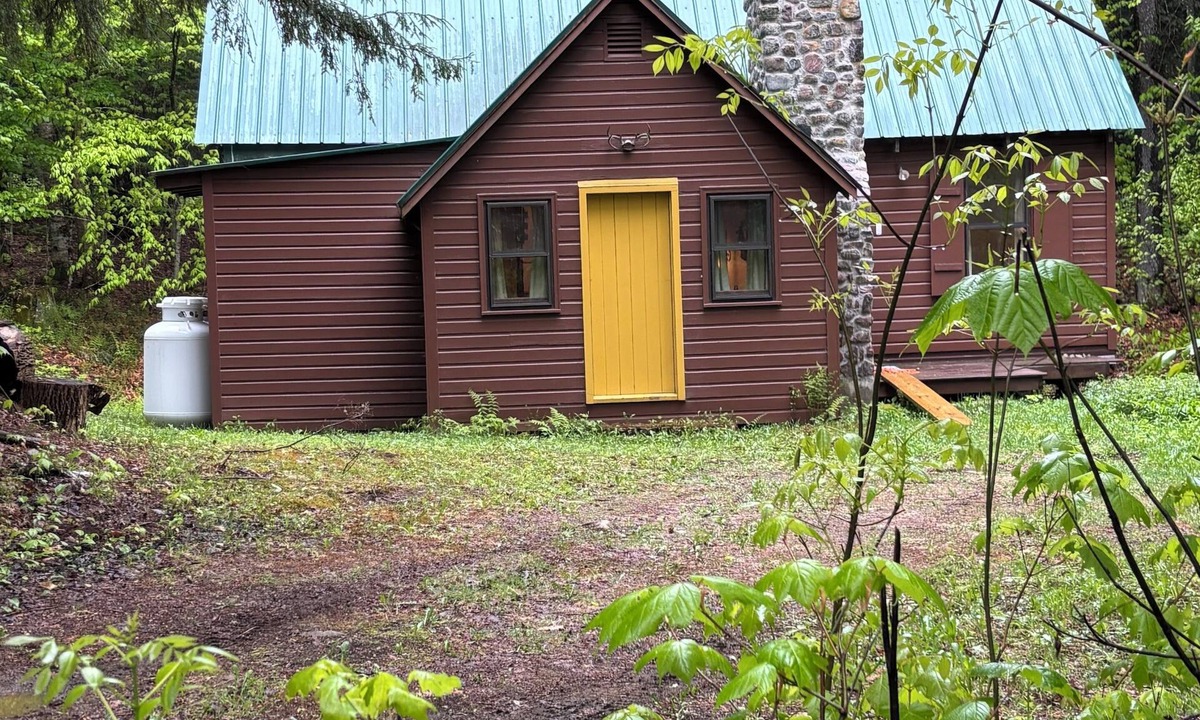 Lake Pleasant Cabin | Quaint 2-bedroom cabin on Oxbow Lake perfect for relaxing lakefront getaways