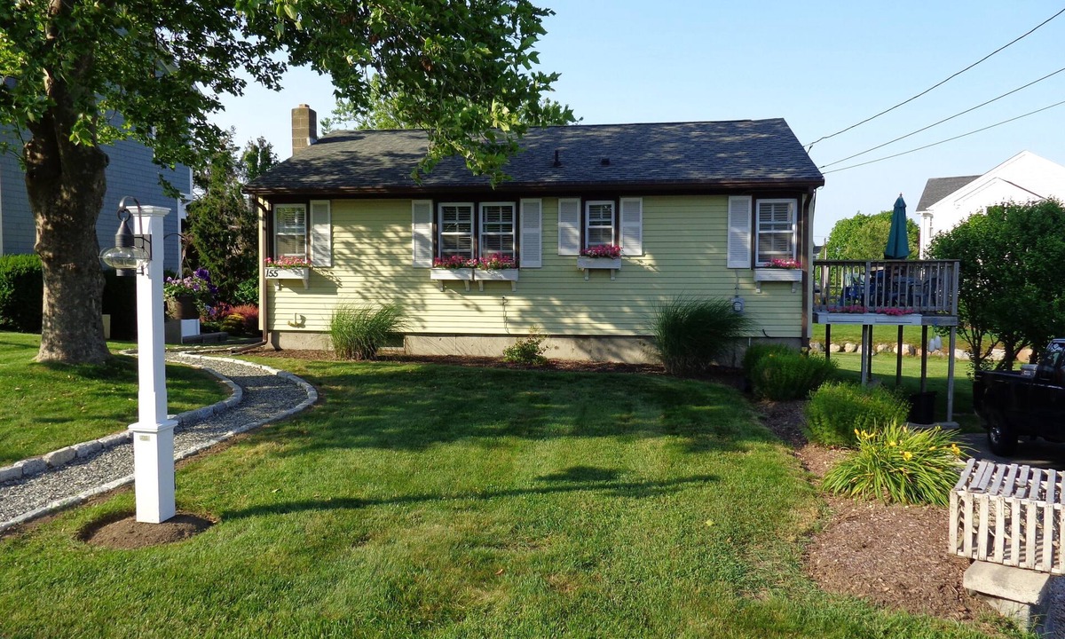 Narragansett Cottage | Quaint Cottage in the Heart of Point Judith, Galilee & Beautiful Beaches