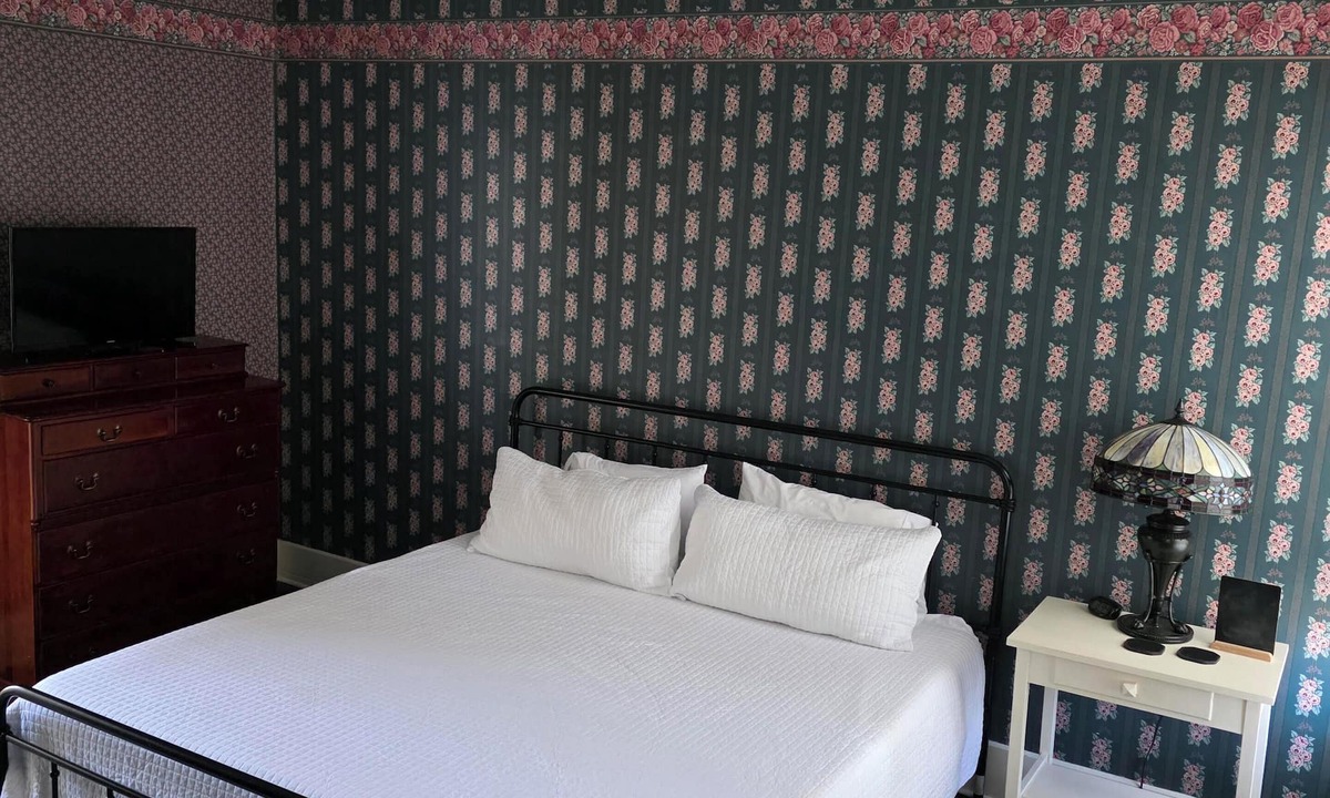 Westfield Bed & Breakfast | Quaint lodging in the heart of Westfield at the YWCA Westfield/King size bed