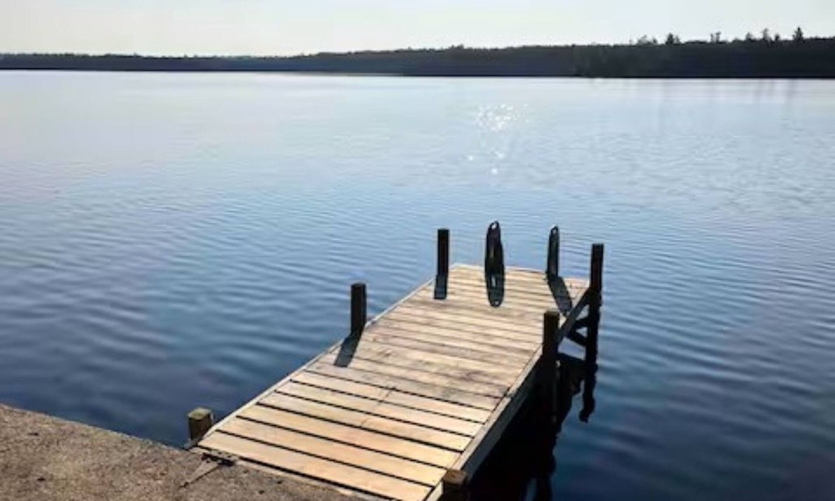 Kents Hill Cottage | Quaint & rustic 2-bedroom camp on Echo Lake