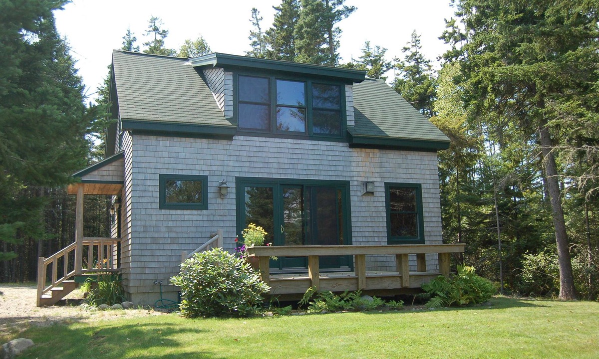 Manset Cabin | Quaint Waterfront Cabin - perfect for two
