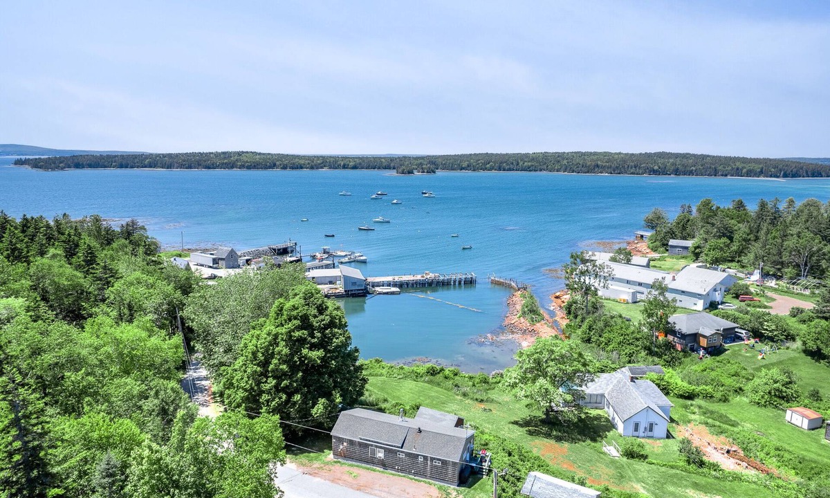 South Gouldsboro House | Quaint waterfront bungalow on Schoodic Peninsula.