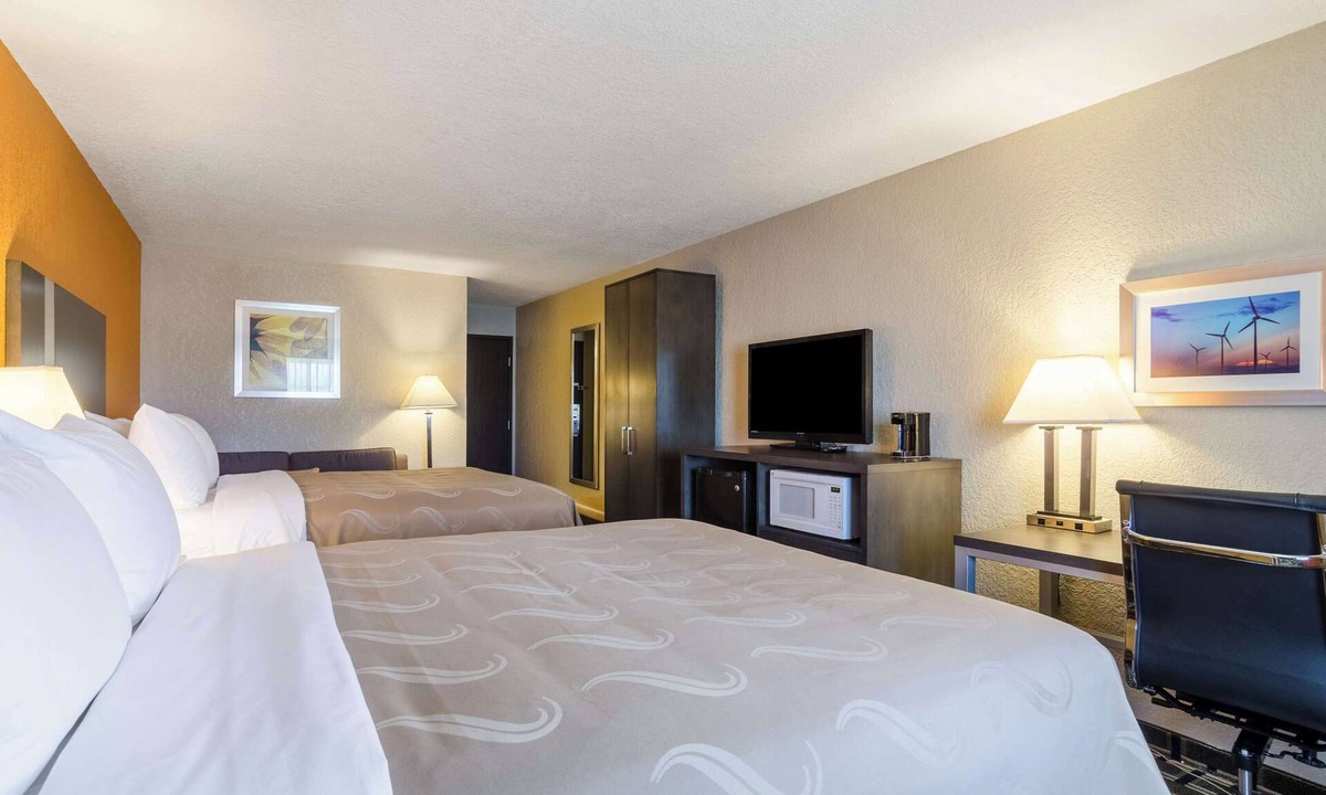 Great Bend Hotel | Quality Inn Great Bend