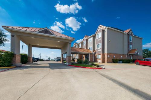 Mesquite Hotel | Quality Inn & Suites North Mesquite I-30