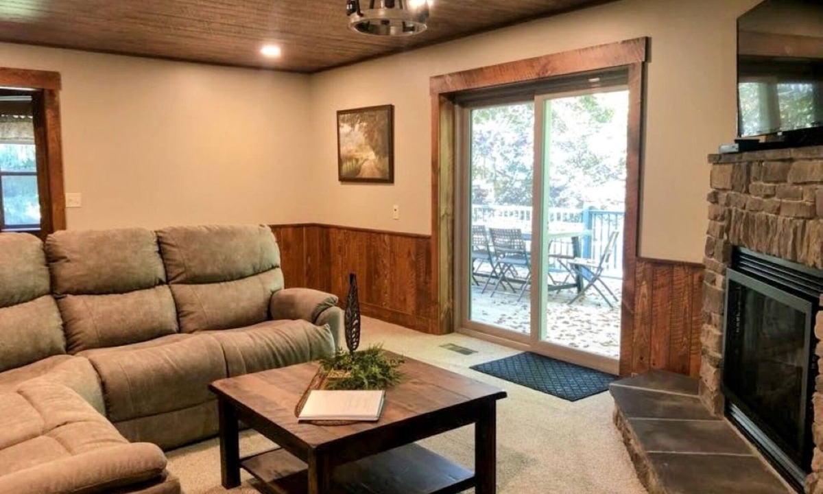 Dundee House | Quiet, country home with luxury amenities.