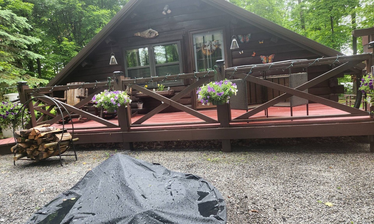 Munnsville Cabin | Quiet country setting awaits you!