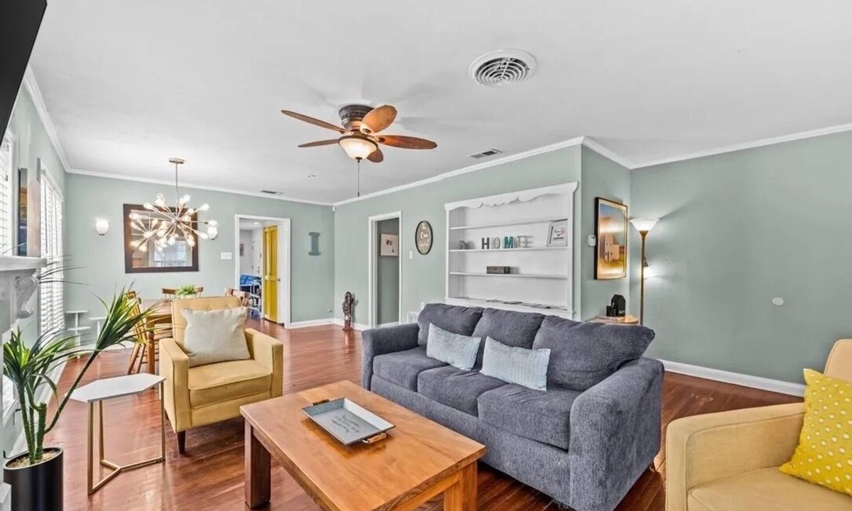 Del Mar House | Quiet Neighborhood, nestled by the bay