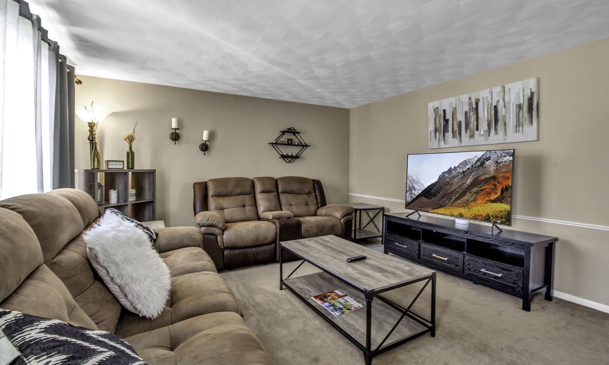 Depew Apartment | Quiet suburban home 10 minutes from airport/25 min from Niagara Falls
