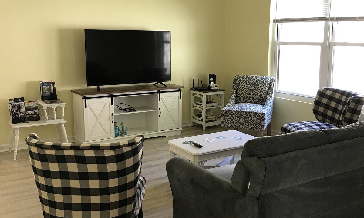 Malta House | Quiet Townhome near Saratoga Lake "No Cleaning Fee"