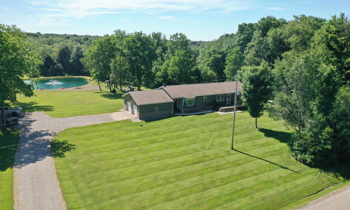 Elk Creek Township House | R&R's Relaxing pond oasis