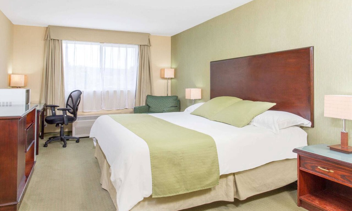 Williams Lake Hotel | Ramada by Wyndham Williams Lake