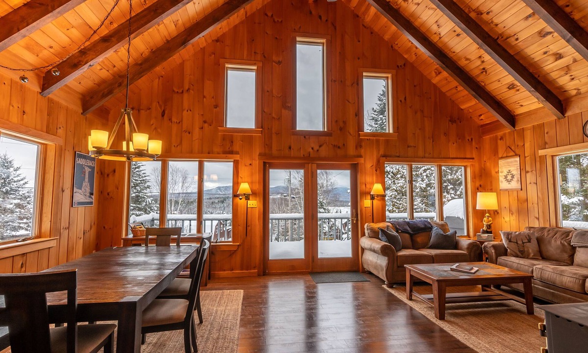 Rangeley Cabin | Rangeley 4-Season Retreat – Water and Sunset Views – Wood Stove – Game Room