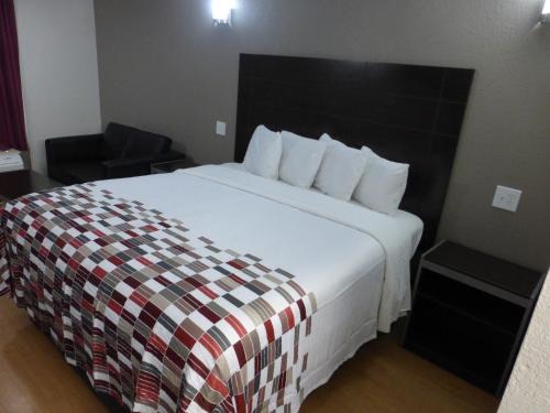 Central City Hotel | Red Roof Inn Corpus Christi North - Near Downtown