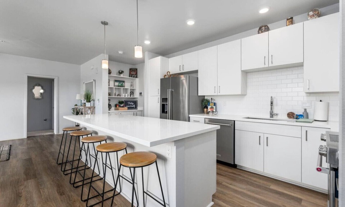 Ewa House | Relaxed Island Living Parking, Workspace, AC, WD