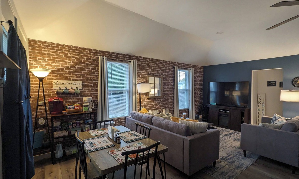 Buckeye Lake Cottage | Relaxing 2 bedroom cottage w/hot tub and air hockey/ping pong table