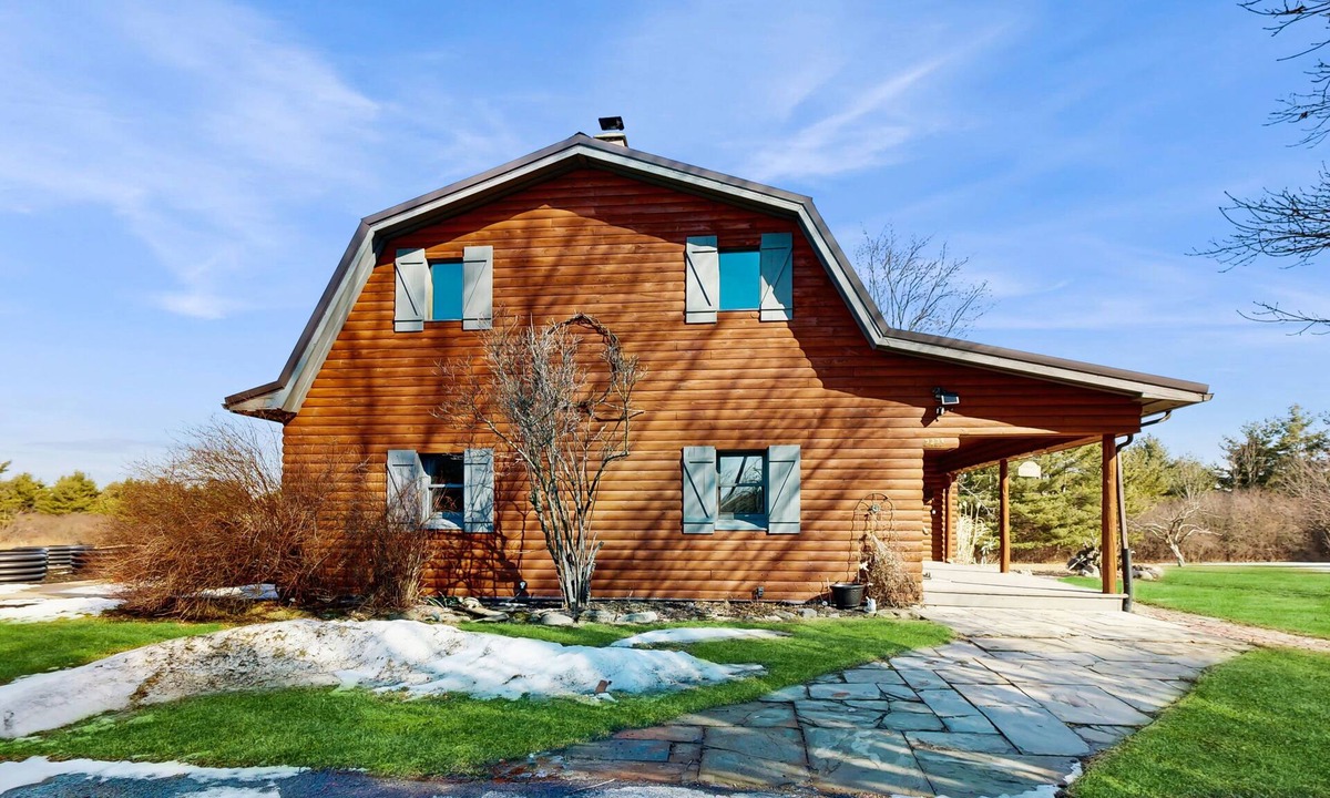 Town of Reading Cabin | Relaxing dog-friendly water-view cabin with firepit, deck, grill, & full kitchen