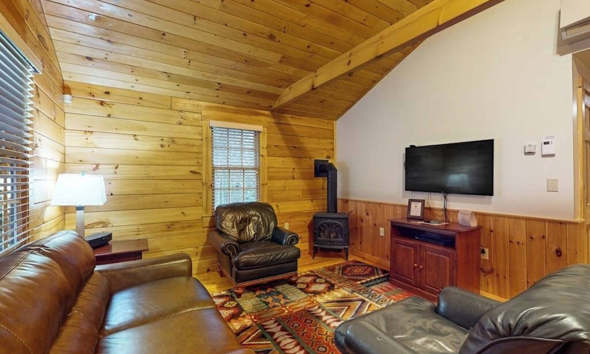 Northport Cabin | Relaxing two-bedroom dog-friendly cabin with fireplace, AC, hiking & fun