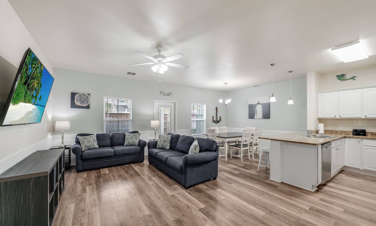 Corpus Christi House | Remodeled Coastal Retreat | Heated Pool, Private Patio & King Beds