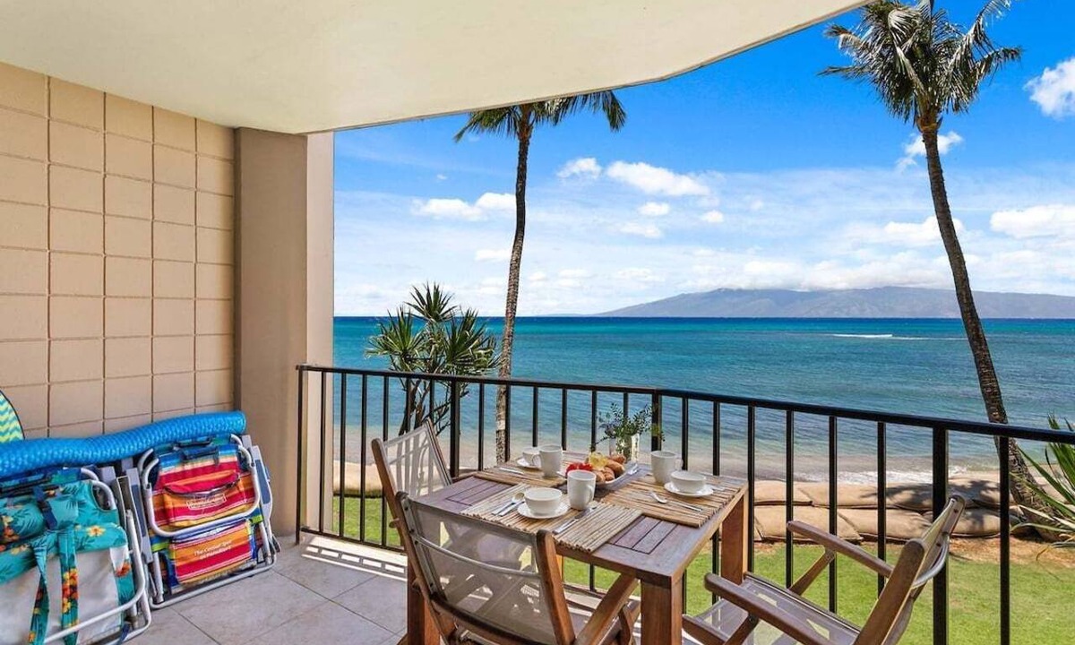 Kahana Condo | Remodeled Maui OceanFront 2BD w Ocean Views Valley Isle 208