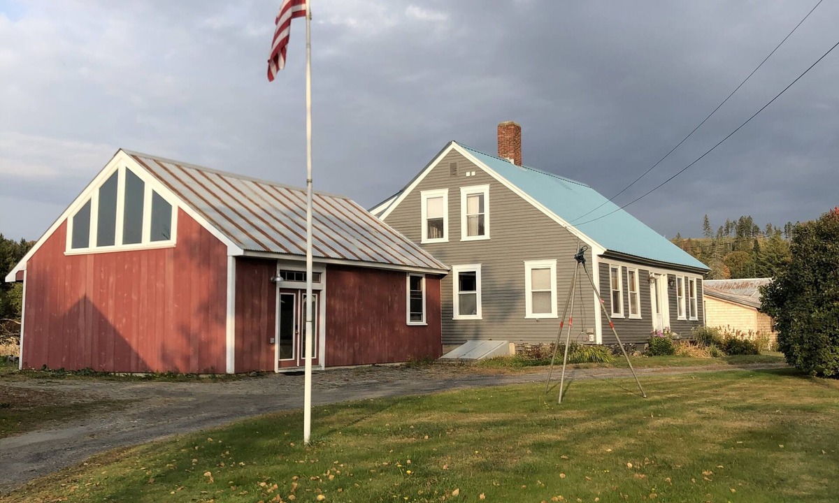 Colebrook House | Renovated Barn 1 King Bed Studio and Entertainment Space