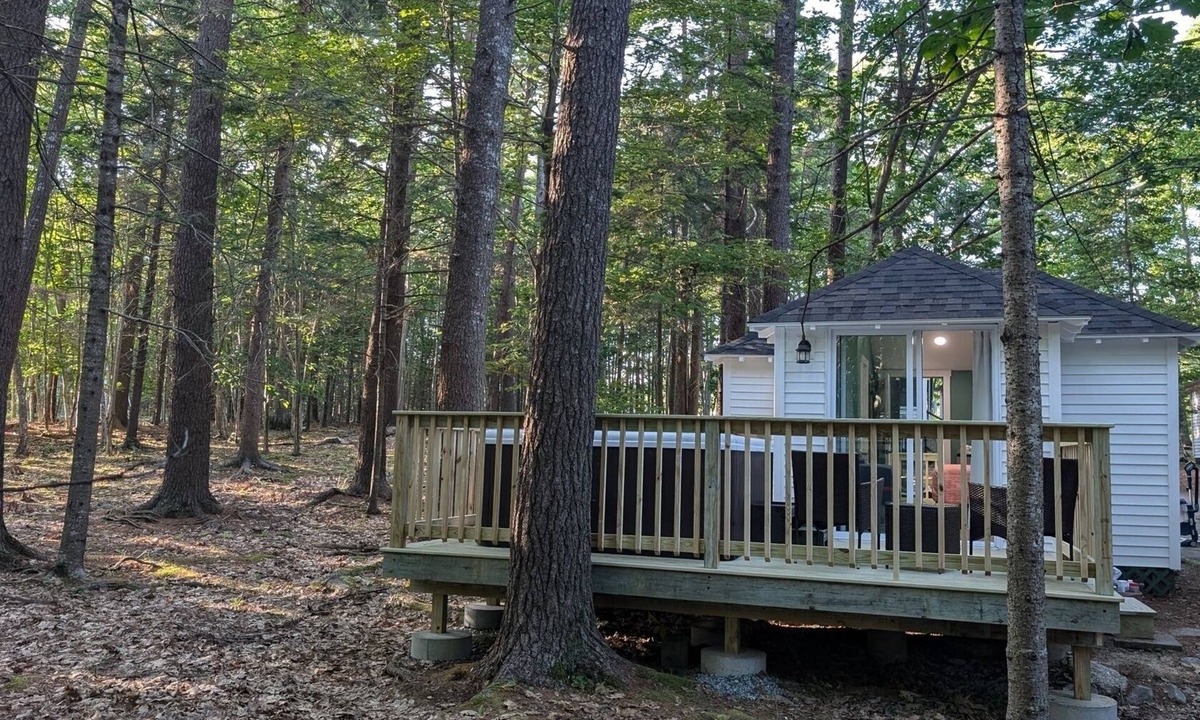 Bar Harbor Cabin | Renovated Cabin WITH HOT TUB Tucked in Pines Cabin 9
