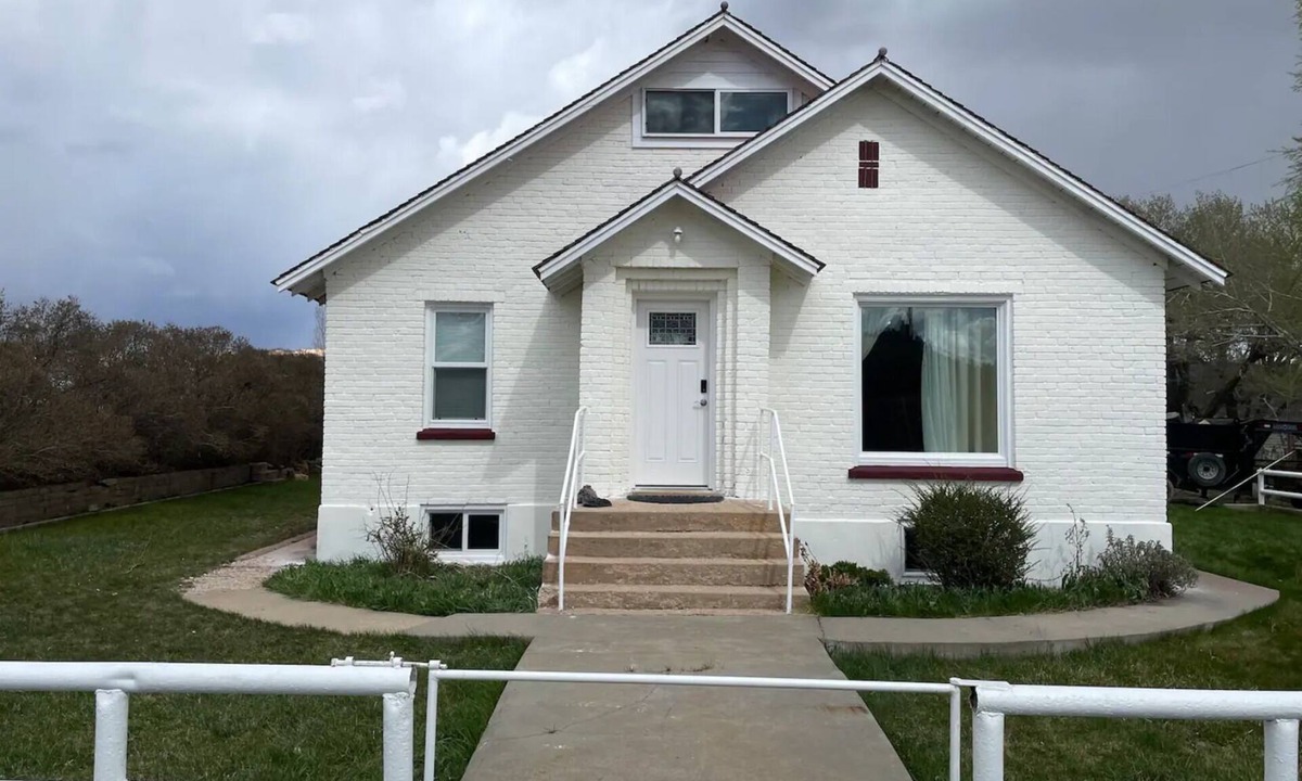 Alton House | Renovated farm house in Alton, UT. Within 45 minutes of Bryce and Zion.