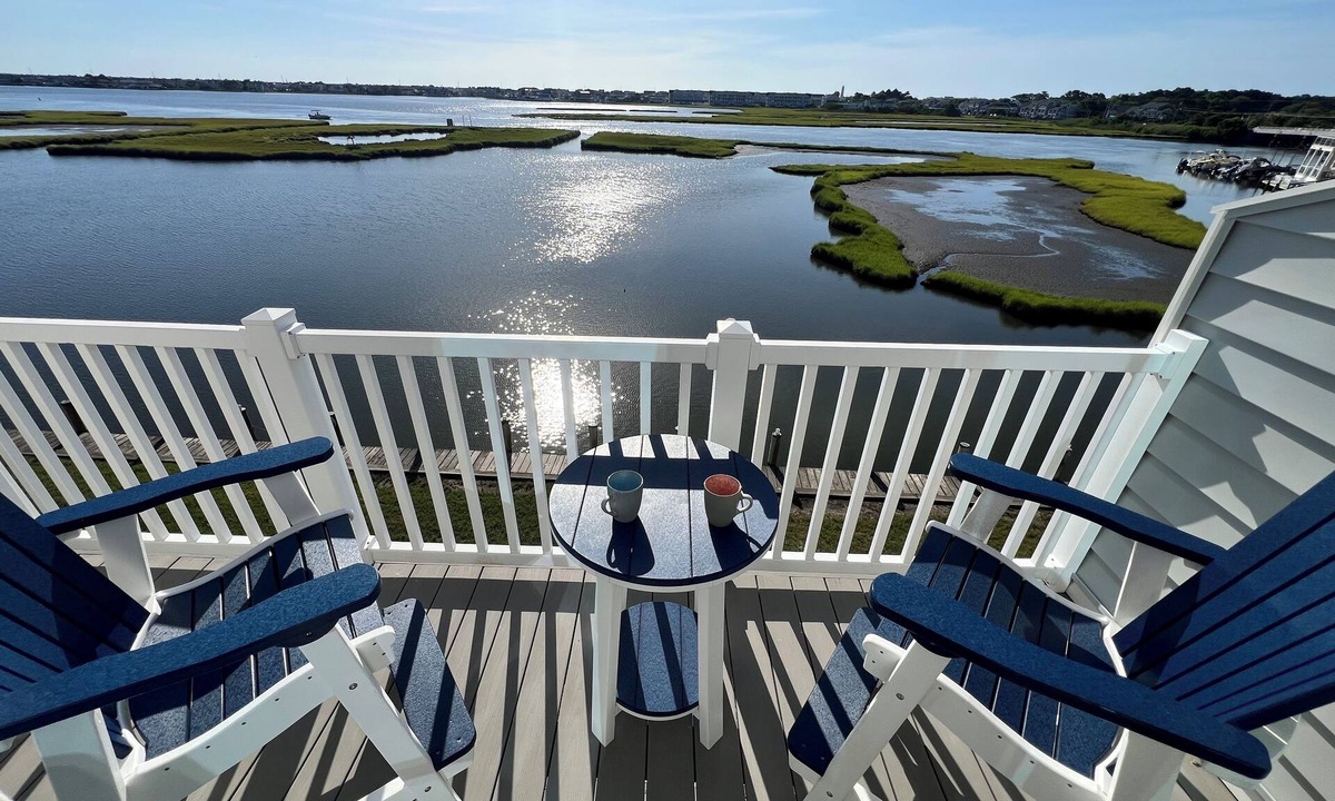 Fenwick Landing House | RENOVATED - NO CLEANING FEE Waterfront 3 BR w Pool, Kayaks, Grill. K, Q & T beds
