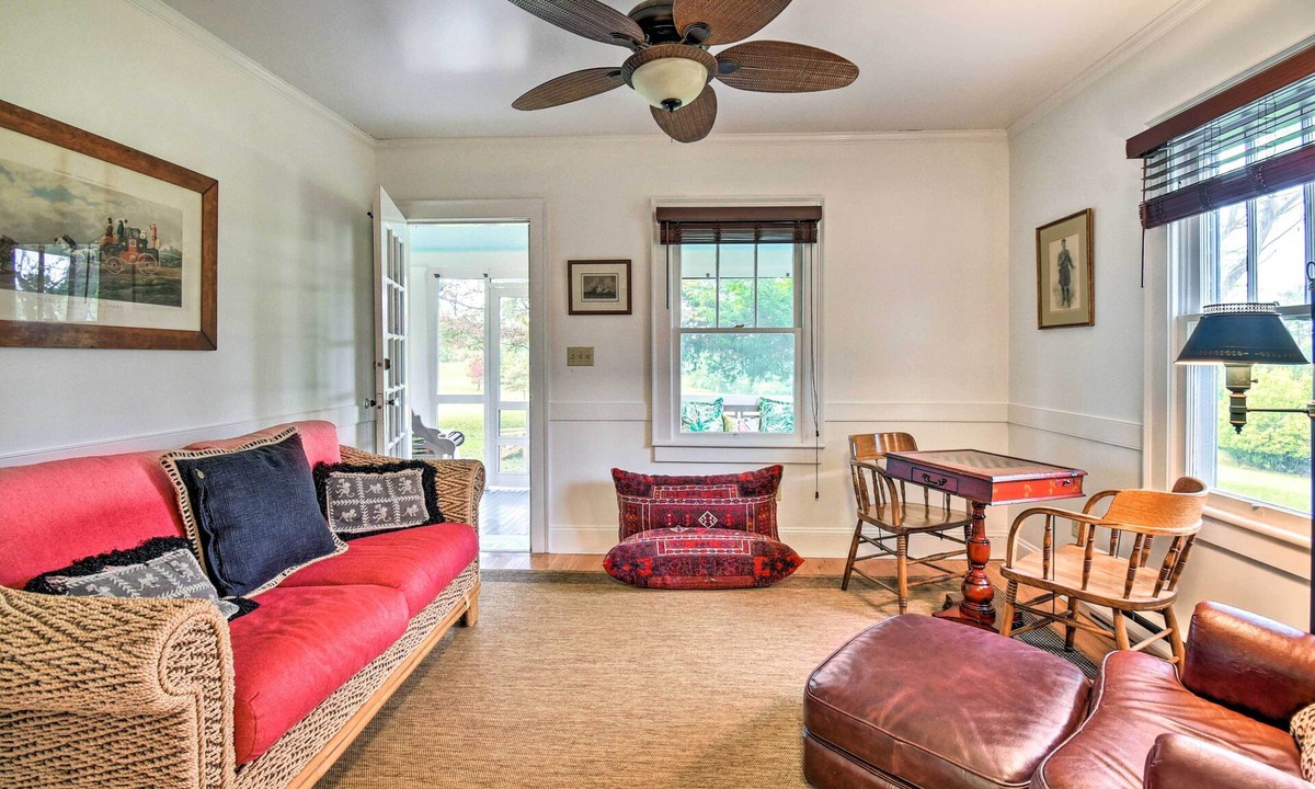 Hayes Cottage | Restored 1930s Cottage on 1 Acre w/Fire Pit