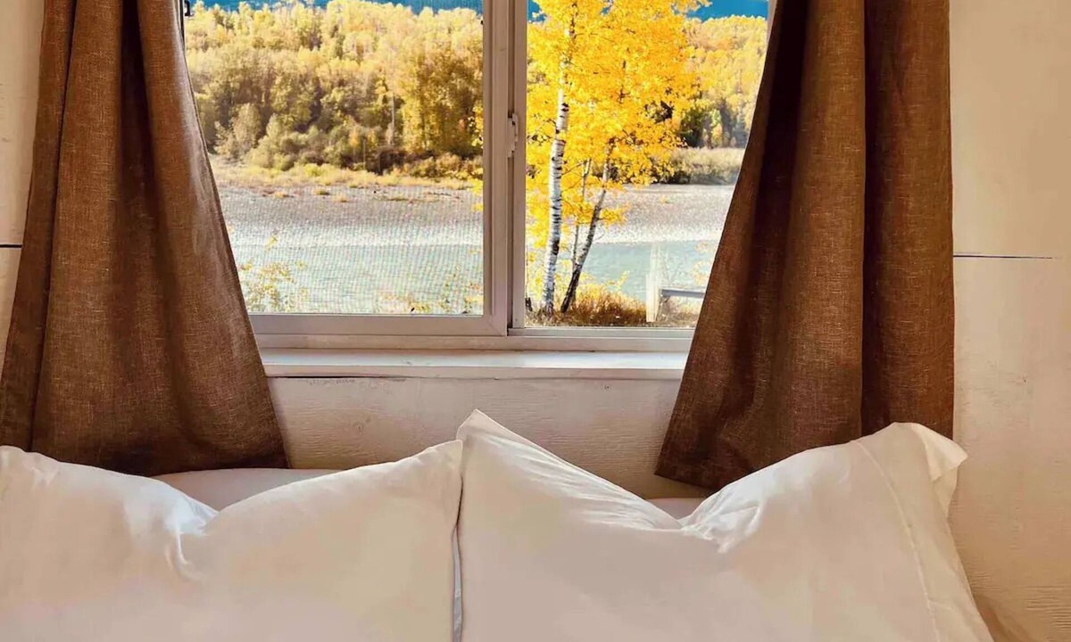 Regional District of Kitimat-Stikine House | River Mist Cabin