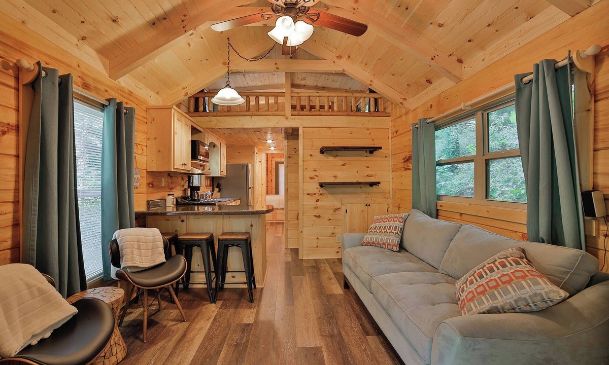 Lookout Valley Neighborhood Association Cabin | River Tiny Cabin with Shared Swim, and and Hot Tub