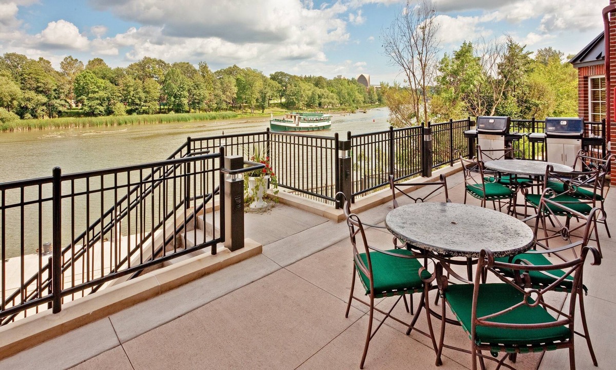 Rochester Apartment | River View Suite near University of Rochester