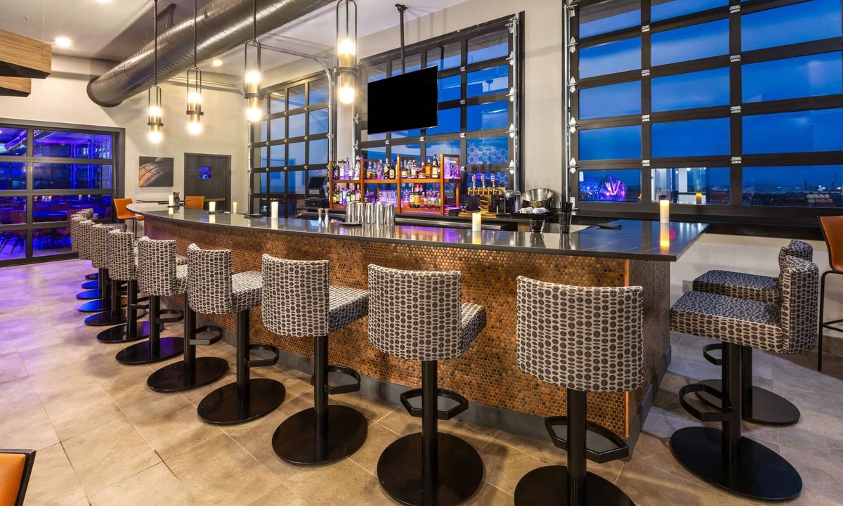 Ashtabula Hotel | Riverbend Hotel and Suites, Trademark Collection by Wyndham