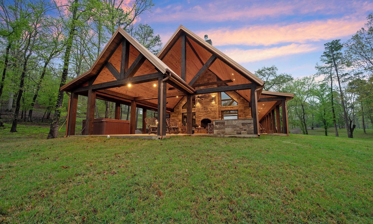 Golden Resort | Riverfront Cabin, Bunkhouse -160 Acres/Hot Tub/Hiking Trails!Kayaks Provided!