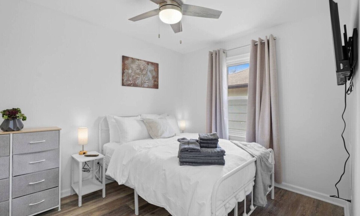 Mount Vernon House | Riverfront Suite! Wi-Fi included!