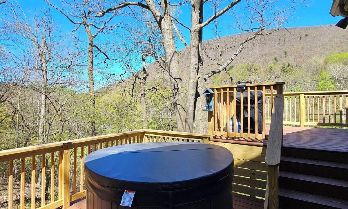 Naples House | Robust vacation home near wineries, nature and ski mountains in the FLX region!