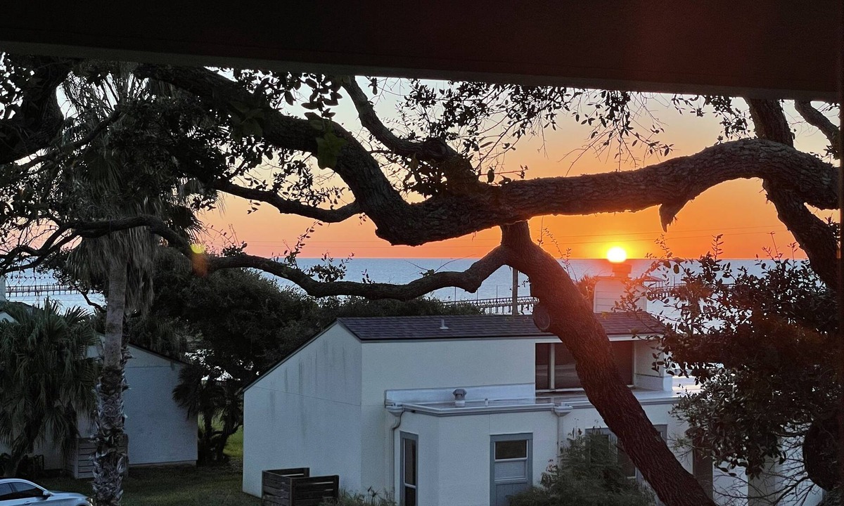 Sailhouse Condo | Rockport Dreamin! Steps to private 750' fishing pier and boat ramp!