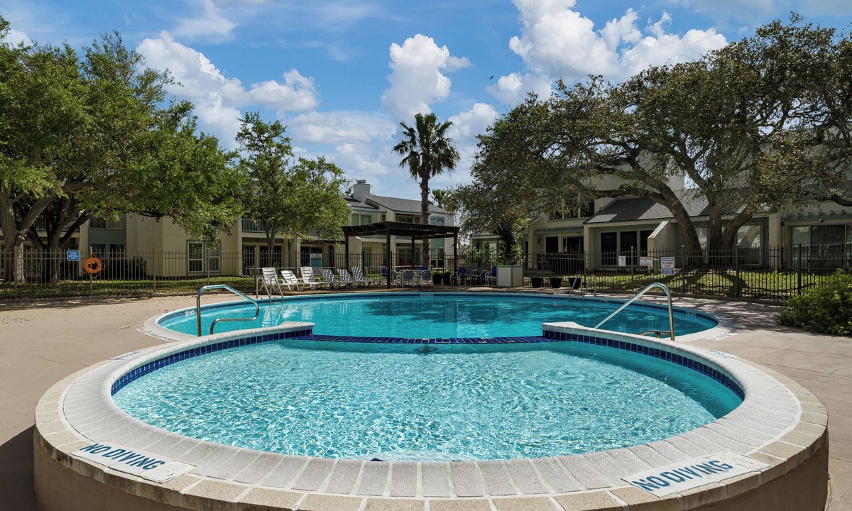 Sailhouse Condo | Rockport Racquet and Yacht Club by Miss Kitty’s