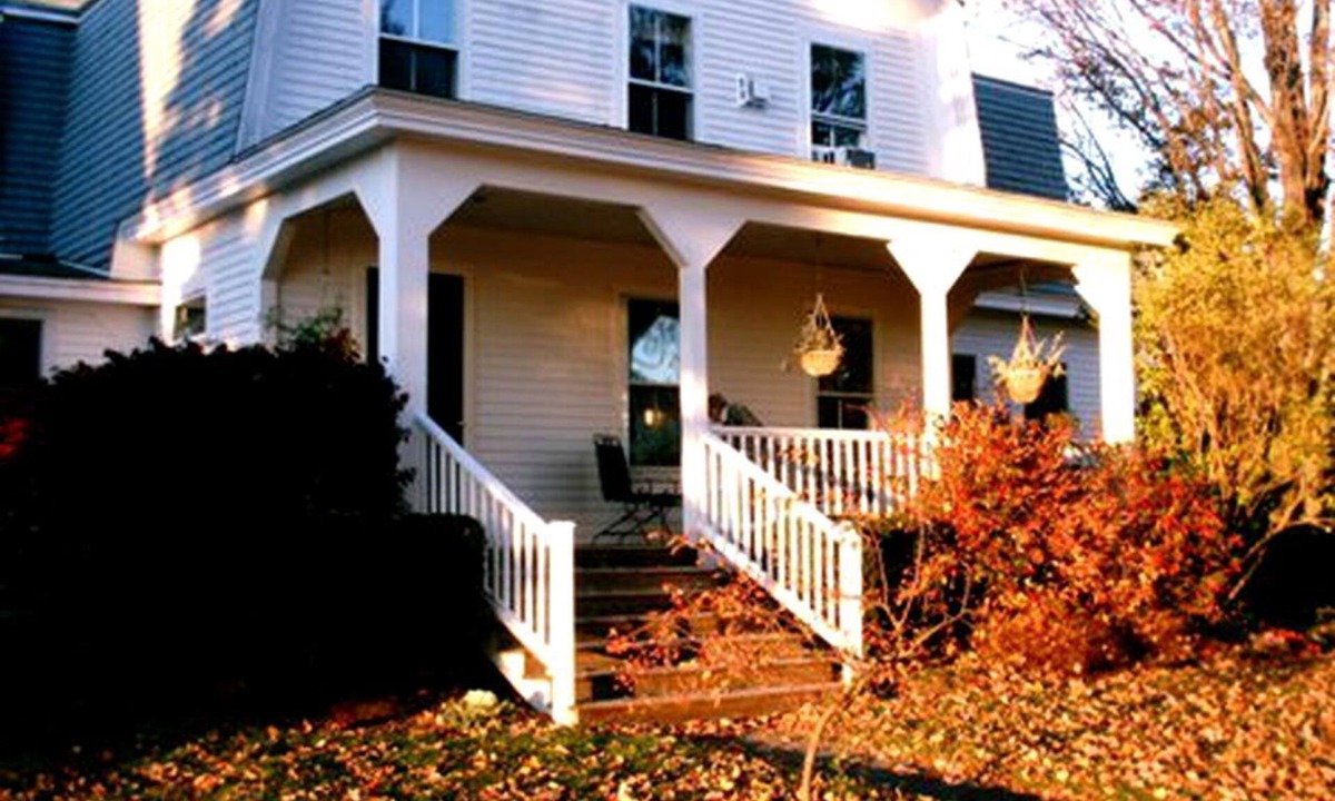 Hallowell Cabin | Romantic Stay on a Traditional Farm near the Kennebec River, Maine