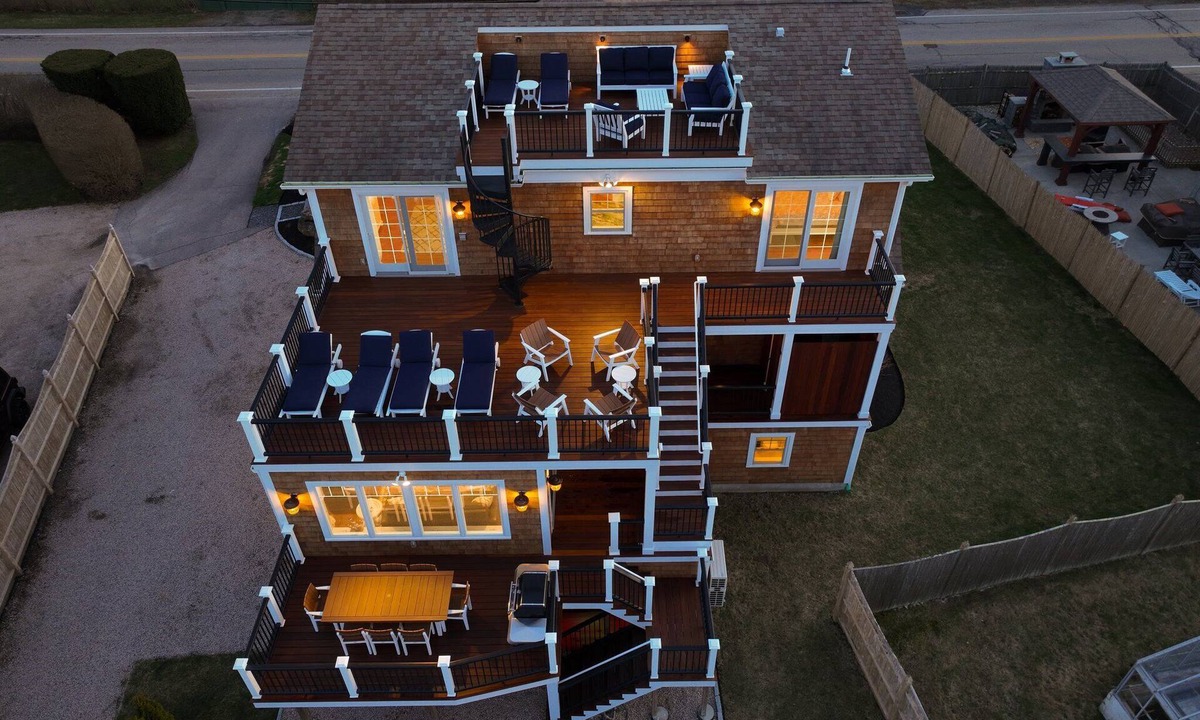 Narragansett Pier House | Roof Top Retreat! Only Steps to Boon St Market and Narragansett Sea Wall!