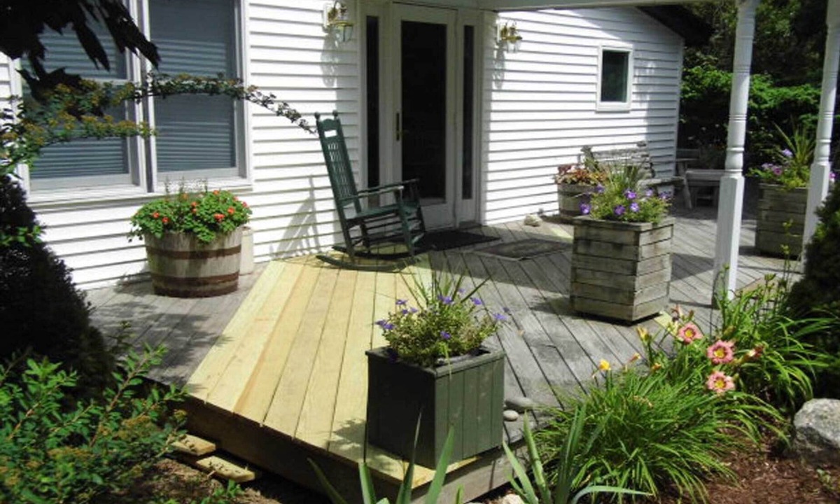 Otter Creek Apartment | Room 6 at the Otter Creek Inn