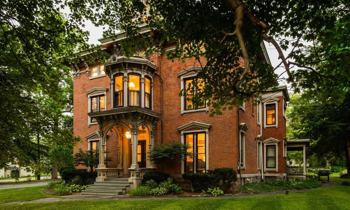 Utica Bed & Breakfast | Rosemont Inn Bed & Breakfast