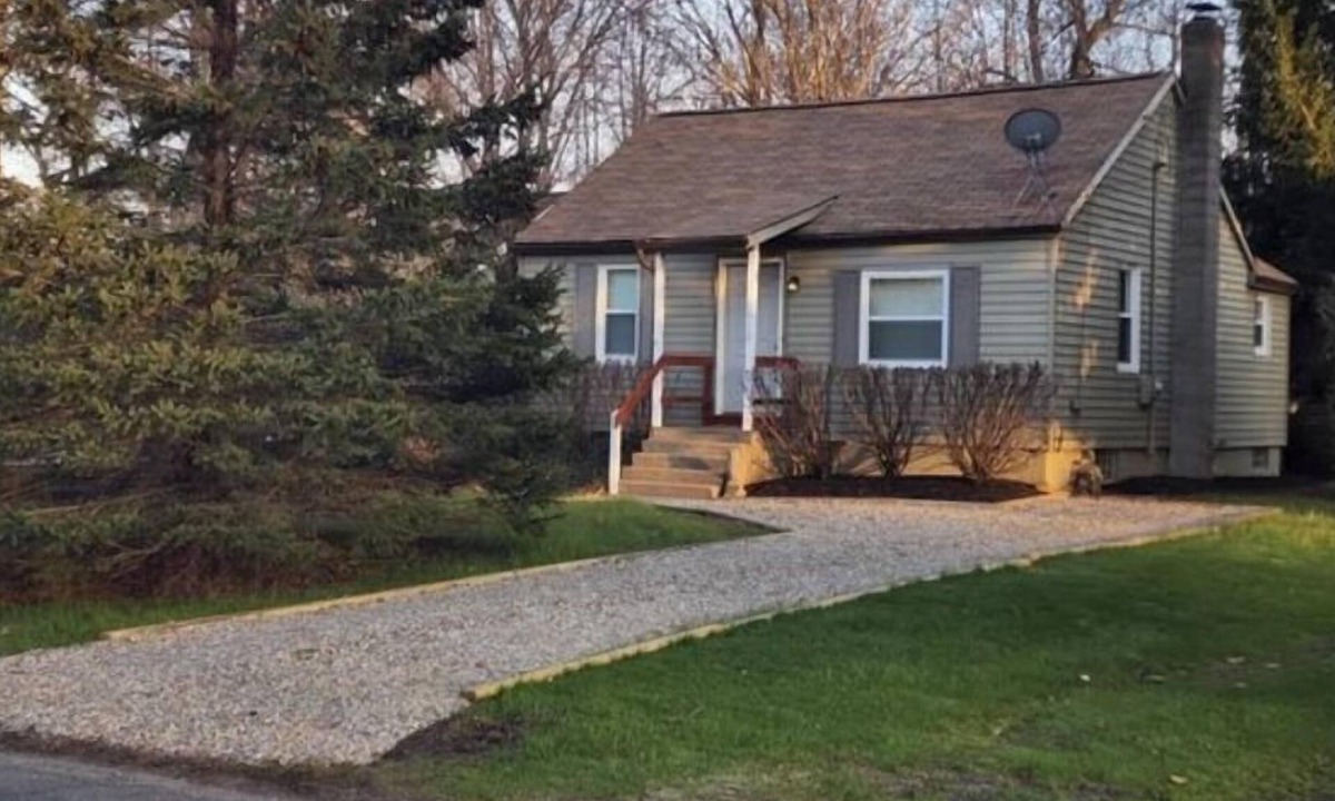 Cumings Beach Park House | Rosko Ranch 1/4 mi from Lake Erie. Minutes from wineries & GOTL