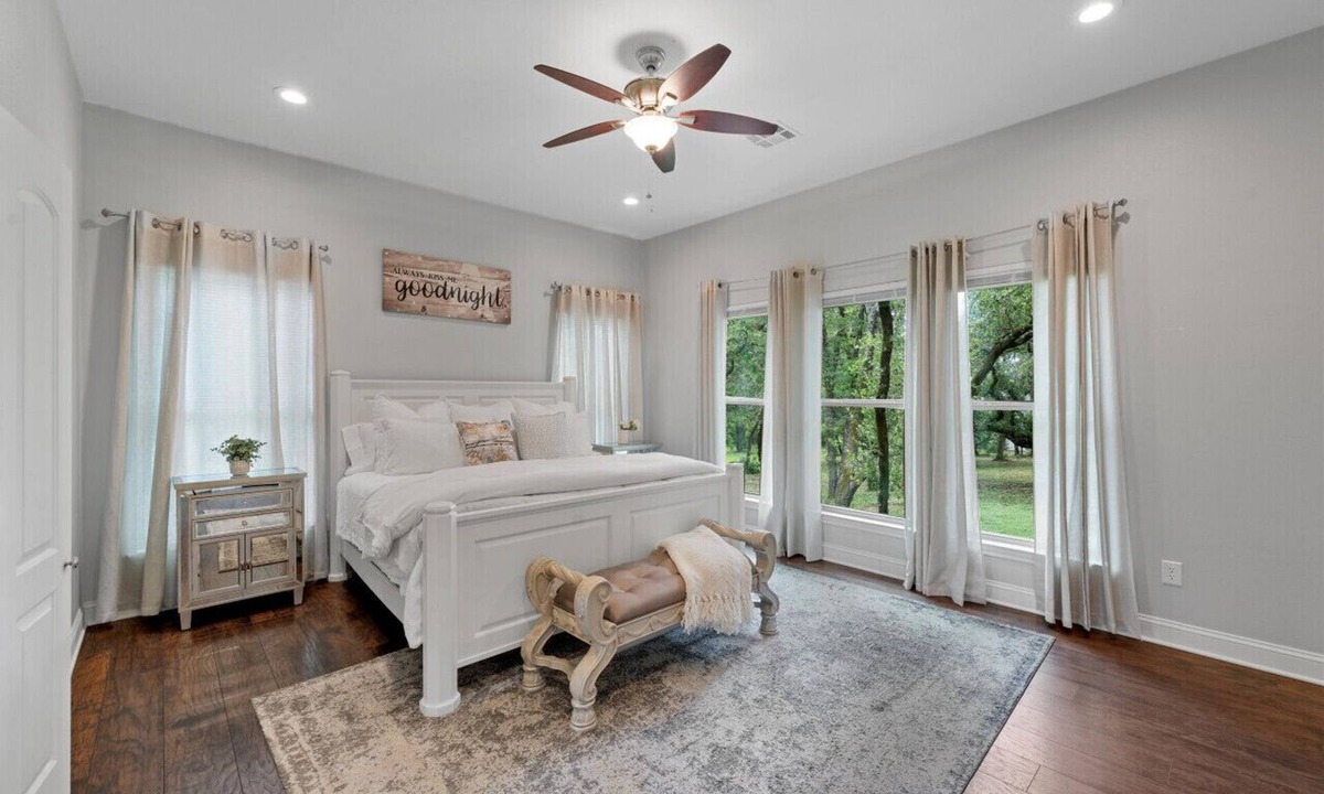 Lacy-Lakeview House | Ruby Dell Ranch - Just 10 mins from downtown Waco!