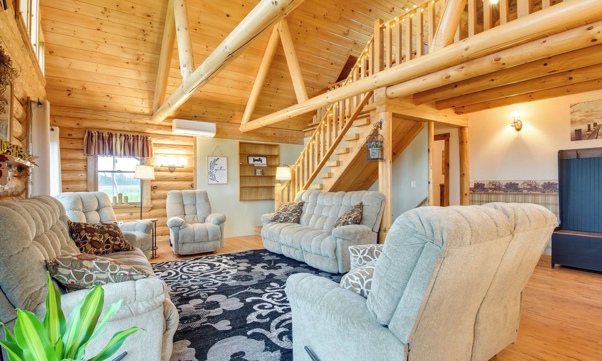 Romulus Cottage | Rural New York Vacation Rental w/Deck