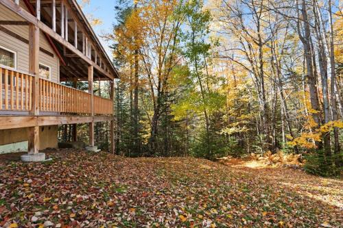 Greenville House | Rustic cabin near boating, fishing or hiking to the lake - dog-friendly