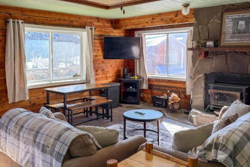 Steam Engine Meadows House | Rustic Cabin Stay in Brian Head Resort w/View