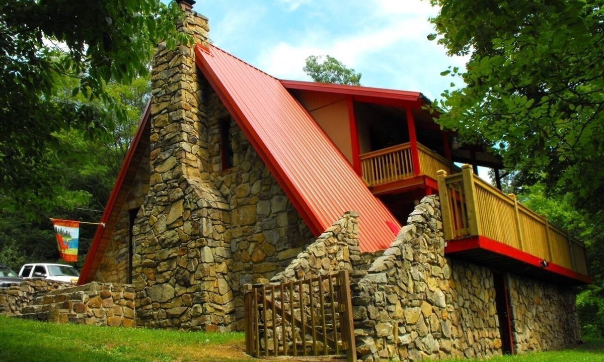 Big Creek Cabin | Rustic Chic getaway in Norris Lake's Big Creek area. Pet-Friendly!