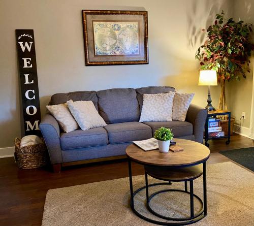 Fergus Apartment | Rustic Cozy Fireplace Getaway with Loft - Stone Mill Retreat