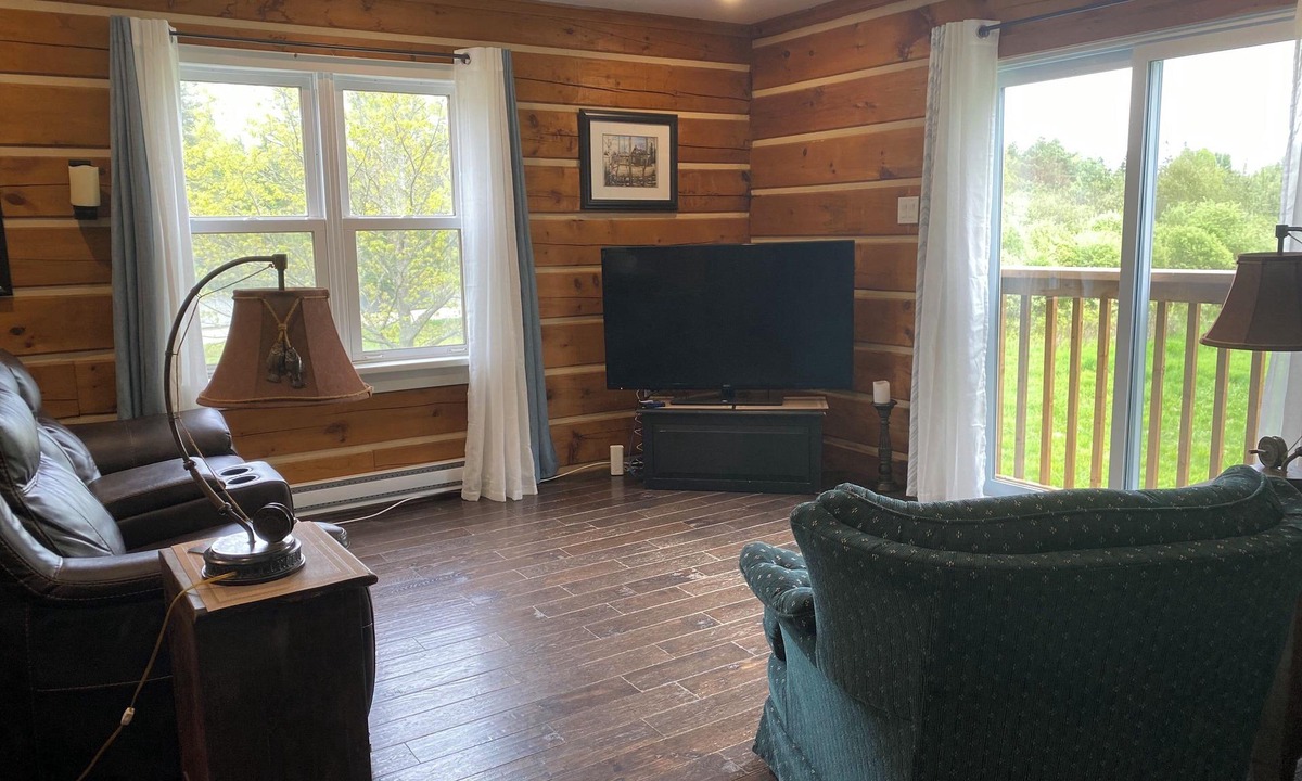 Coe Hill Cottage | Rustic Pet Friendly 4 Bedroom Open Concept Cottage with Hot Tub